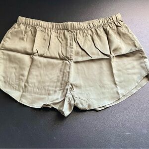 NWOT Ettitude Women's Olive lounge shorts